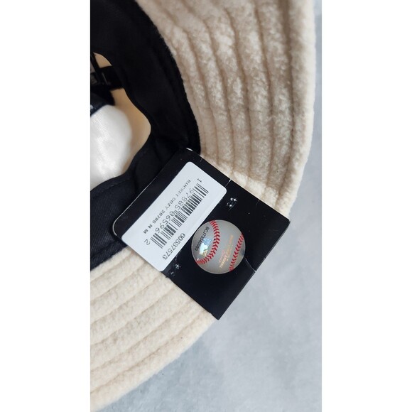 New York Yankees Women's Cozy Hat Bucket Hat Cap White Logo New Era MLB Baseball - Picture 6 of 6